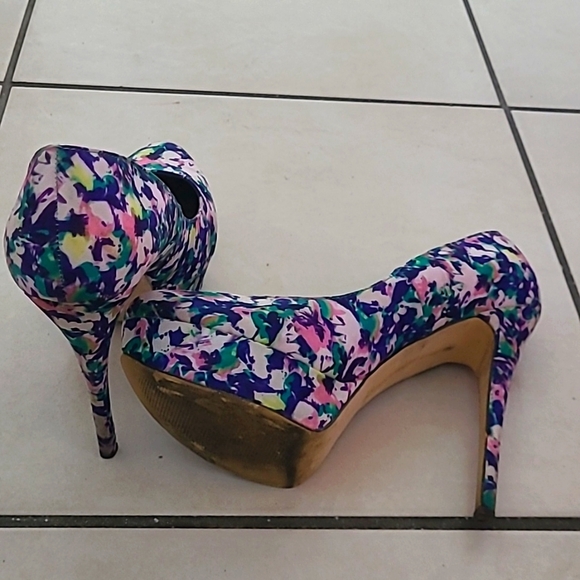 Multicolor Michael Antonio Pumps.💙🤍 - Picture 4 of 4